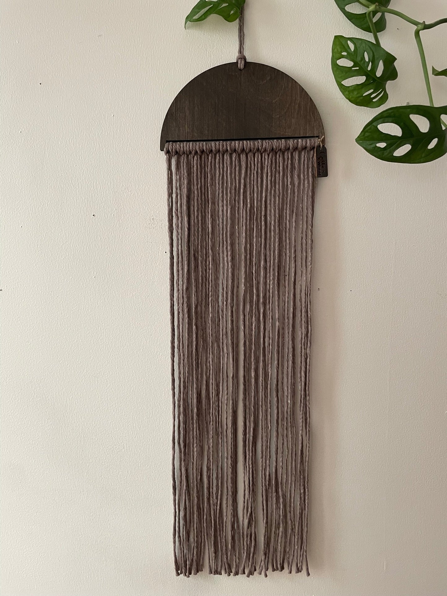 Minimalistisk väggbonad - handknuten makramé - Mullvad - cottonandwood.se