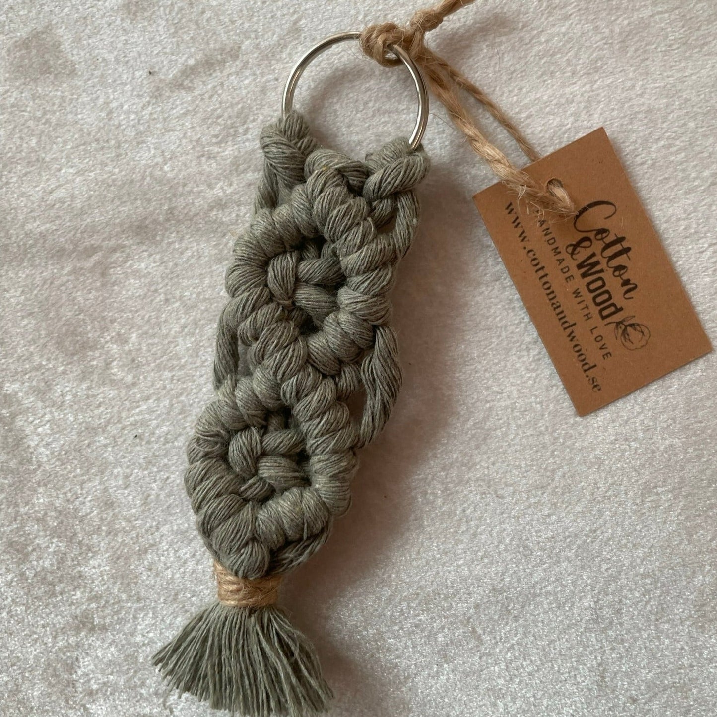 Nyckelring - handknuten makramé - Diamond - Grågrön - cottonandwood.se