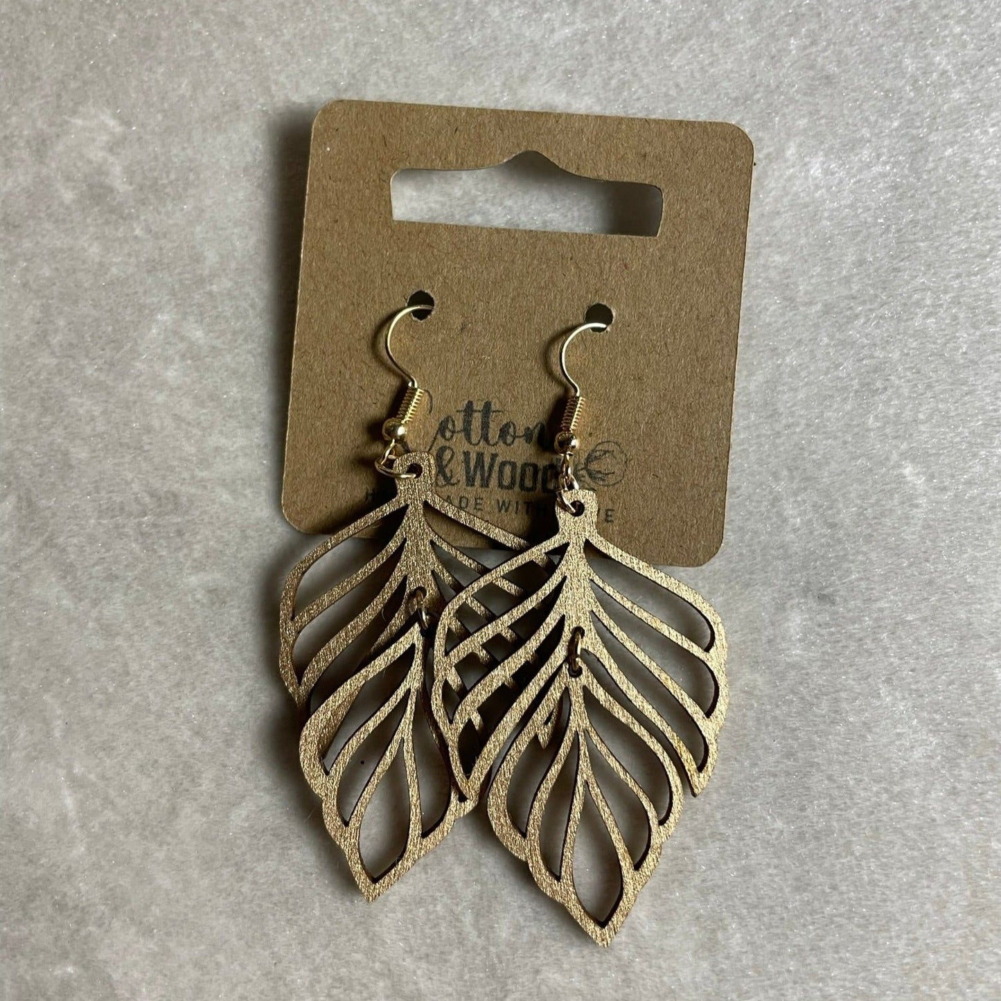 Örhängen "löv" - Guldfärgat trä/Guld - cottonandwood.se