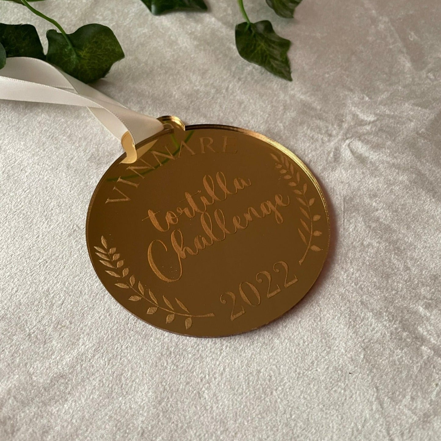 Personlig guldmedalj - Blågult - cottonandwood.se