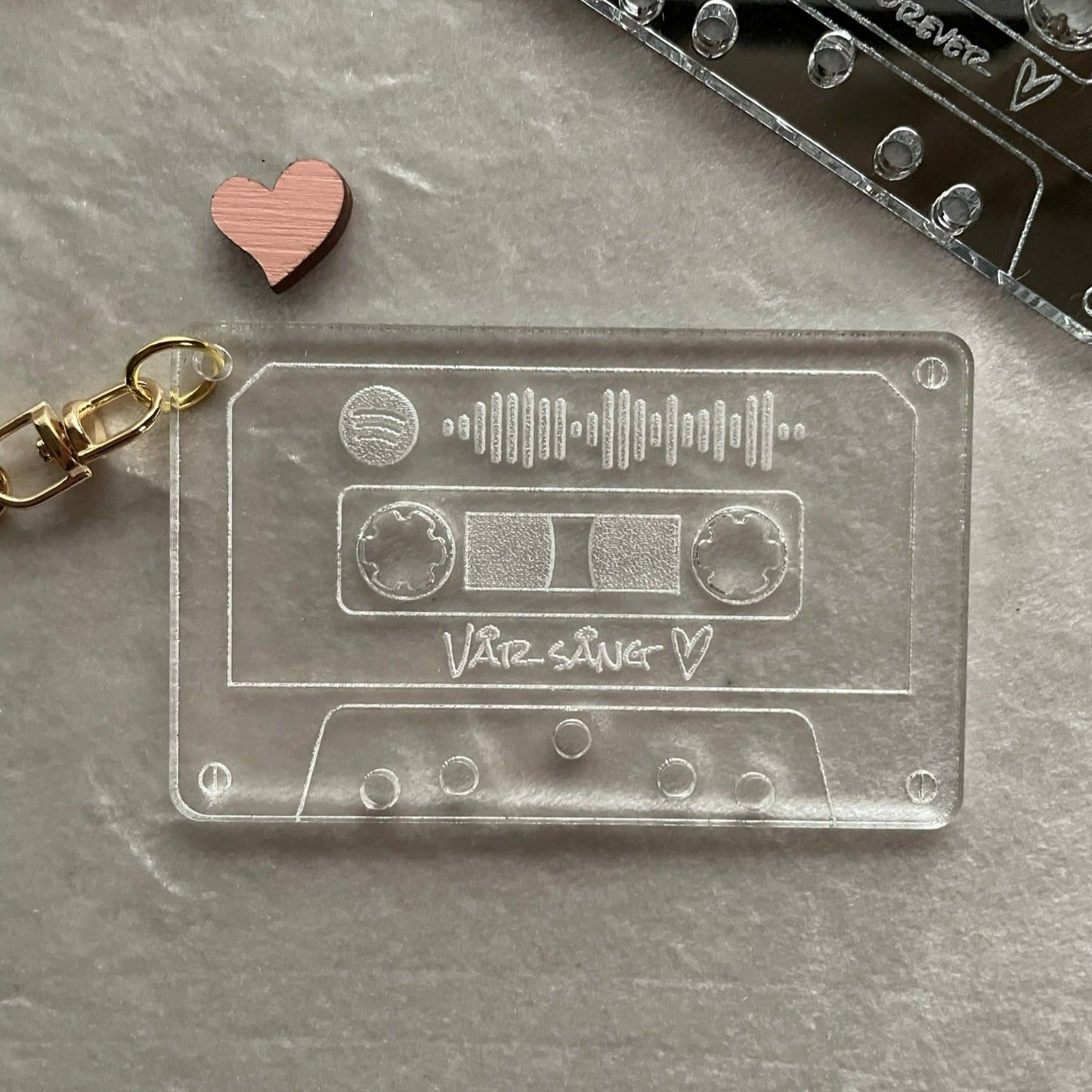 Personlig nyckelring - Kassettband med Spotifykod - Transparent - cottonandwood.se