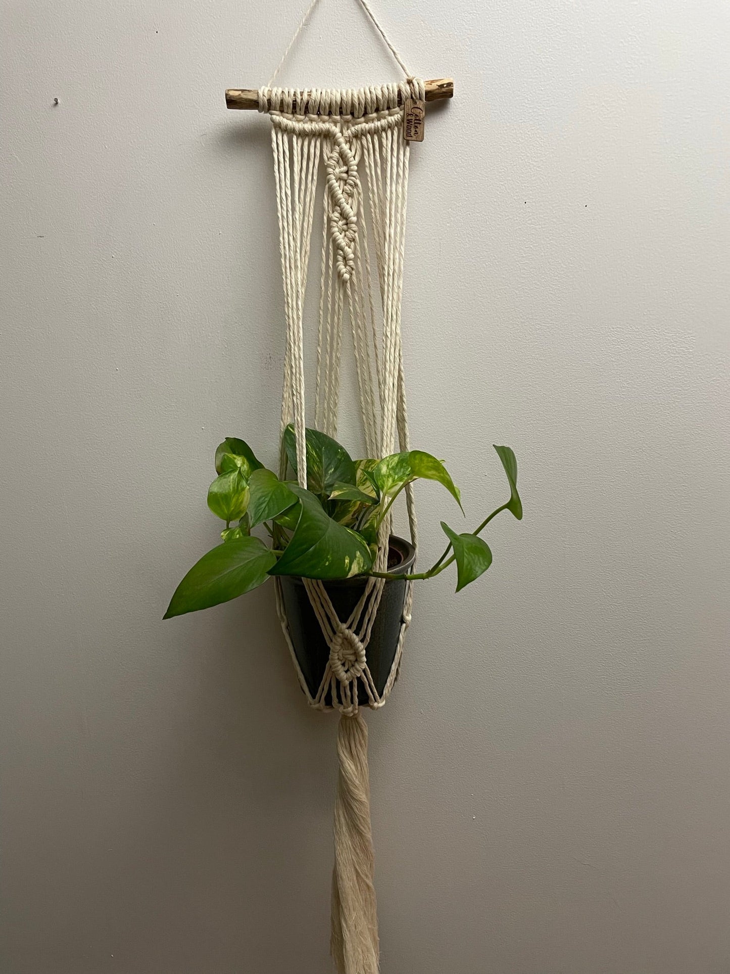 Väggampel - handknuten makramé "Tulipa" - Naturvit - cottonandwood.se