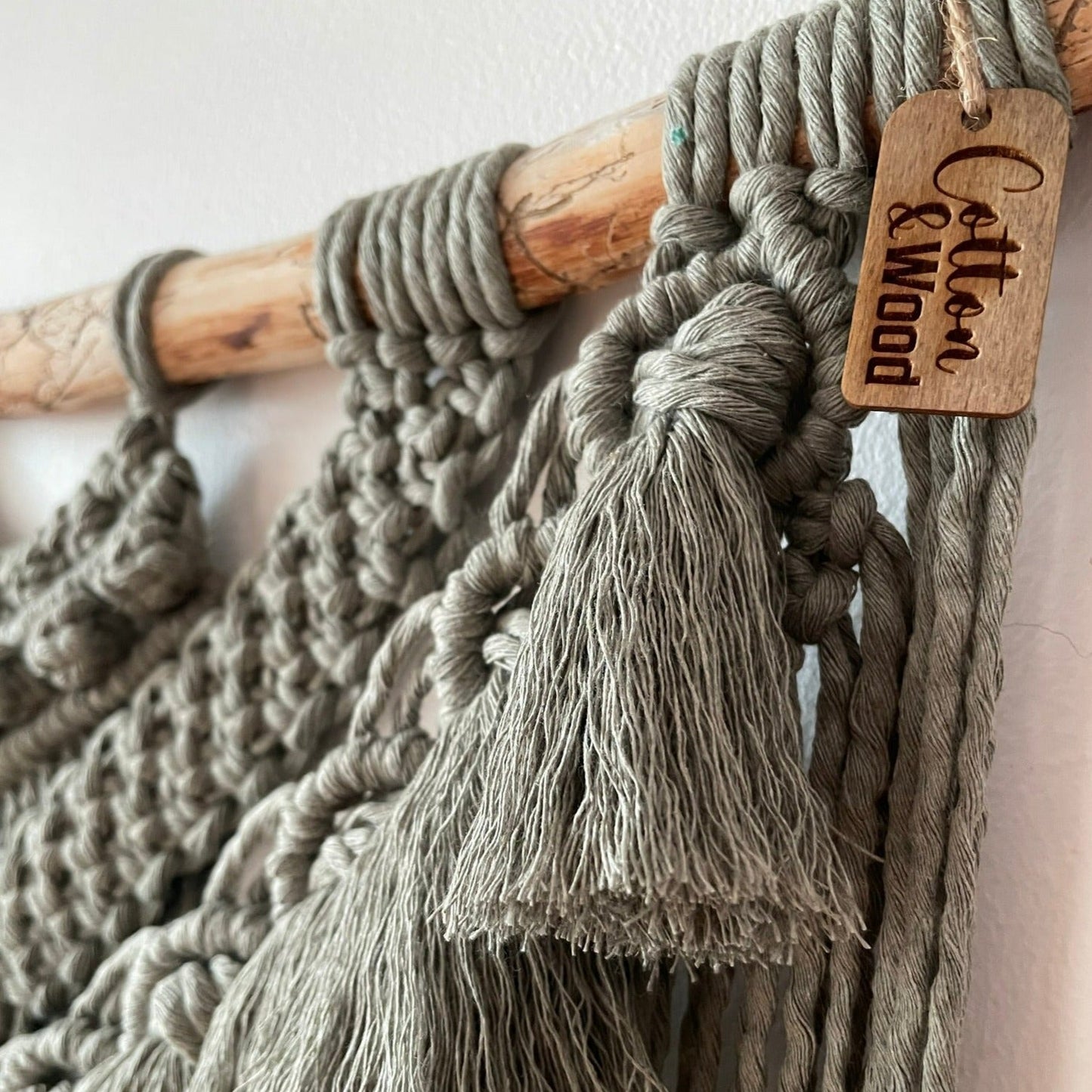 Väggbonad - handknuten makramé "Tardus" XL - Grågrön - cottonandwood.se