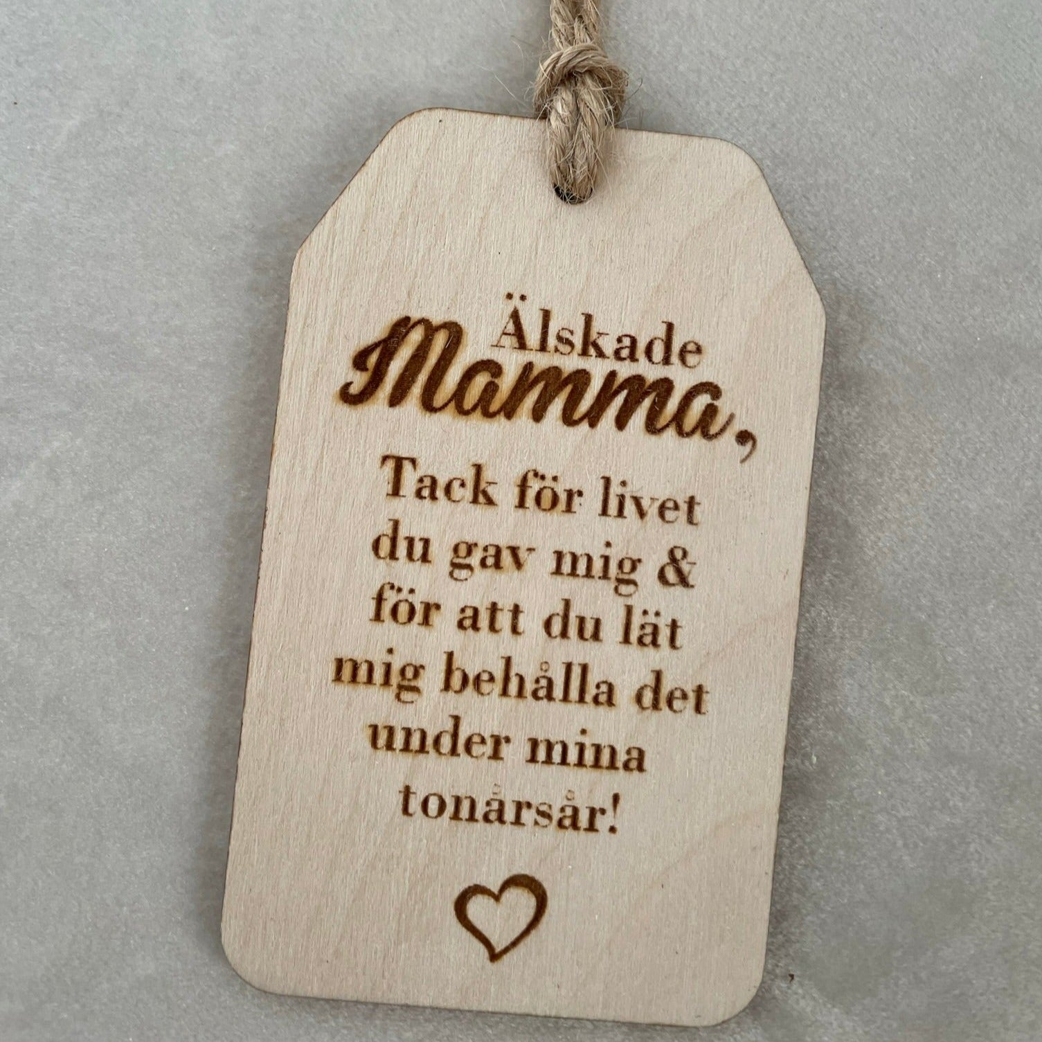 Flaskhänge i trä - Älskade mamma - cottonandwood.se