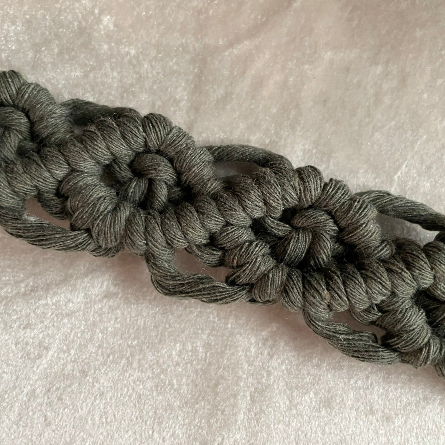 Handknutet Makramé-löv XL - Oliv - cottonandwood.se