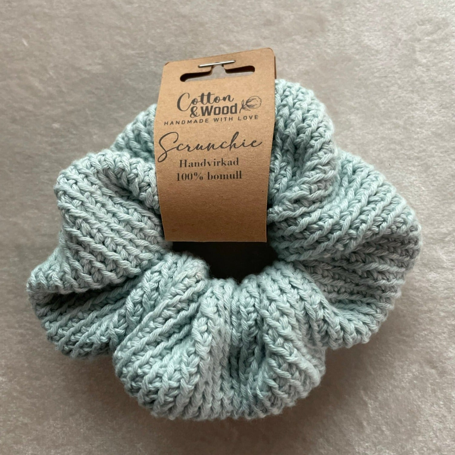 Handvirkad scrunchie/hårsnodd - Mint - cottonandwood.se