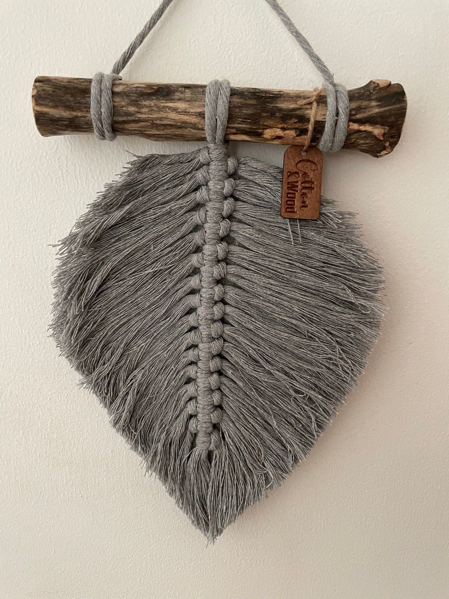 Löv i handknuten Makramé - Grå - cottonandwood.se