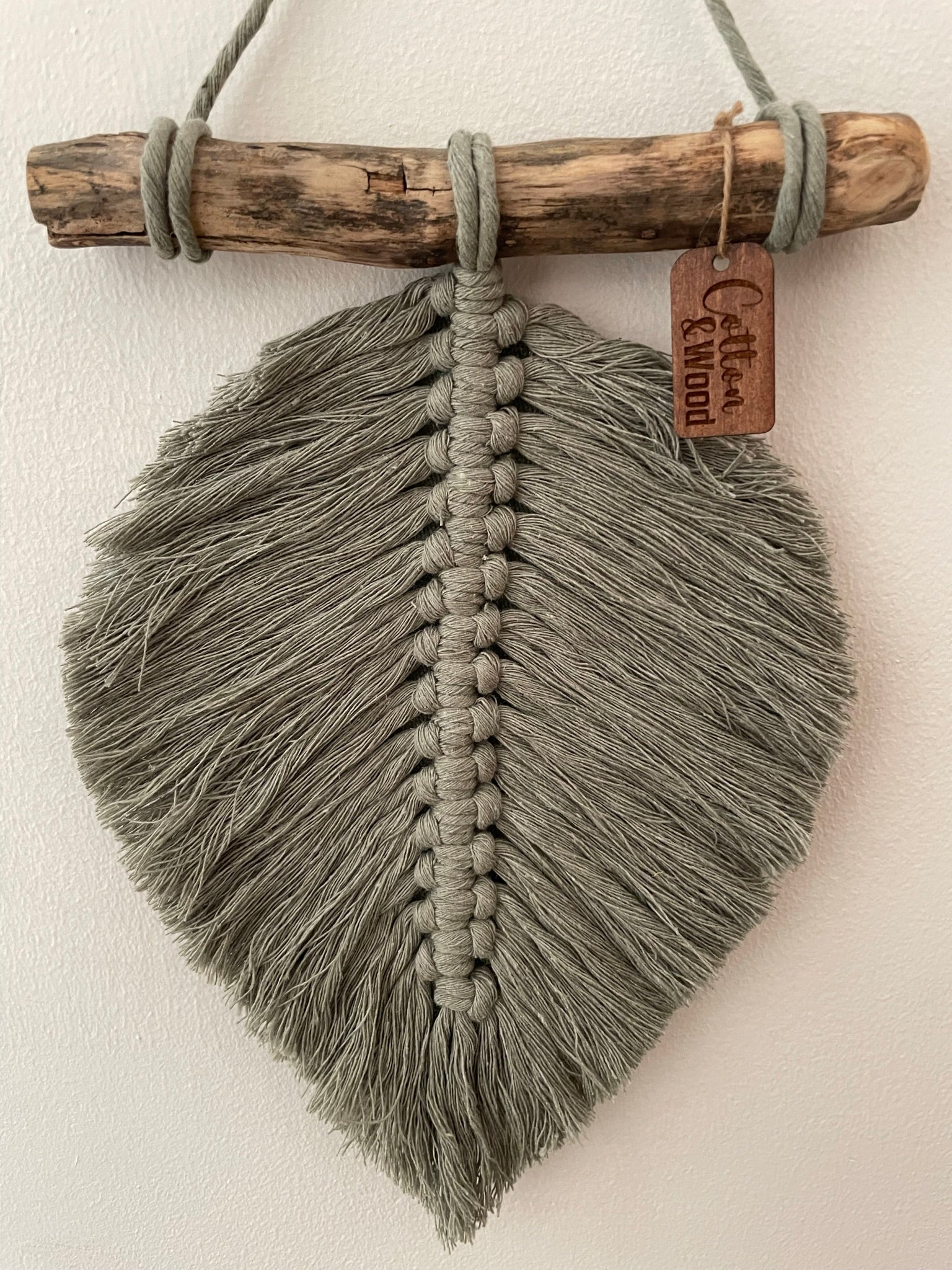 Löv i handknuten Makramé - Grågrön - cottonandwood.se