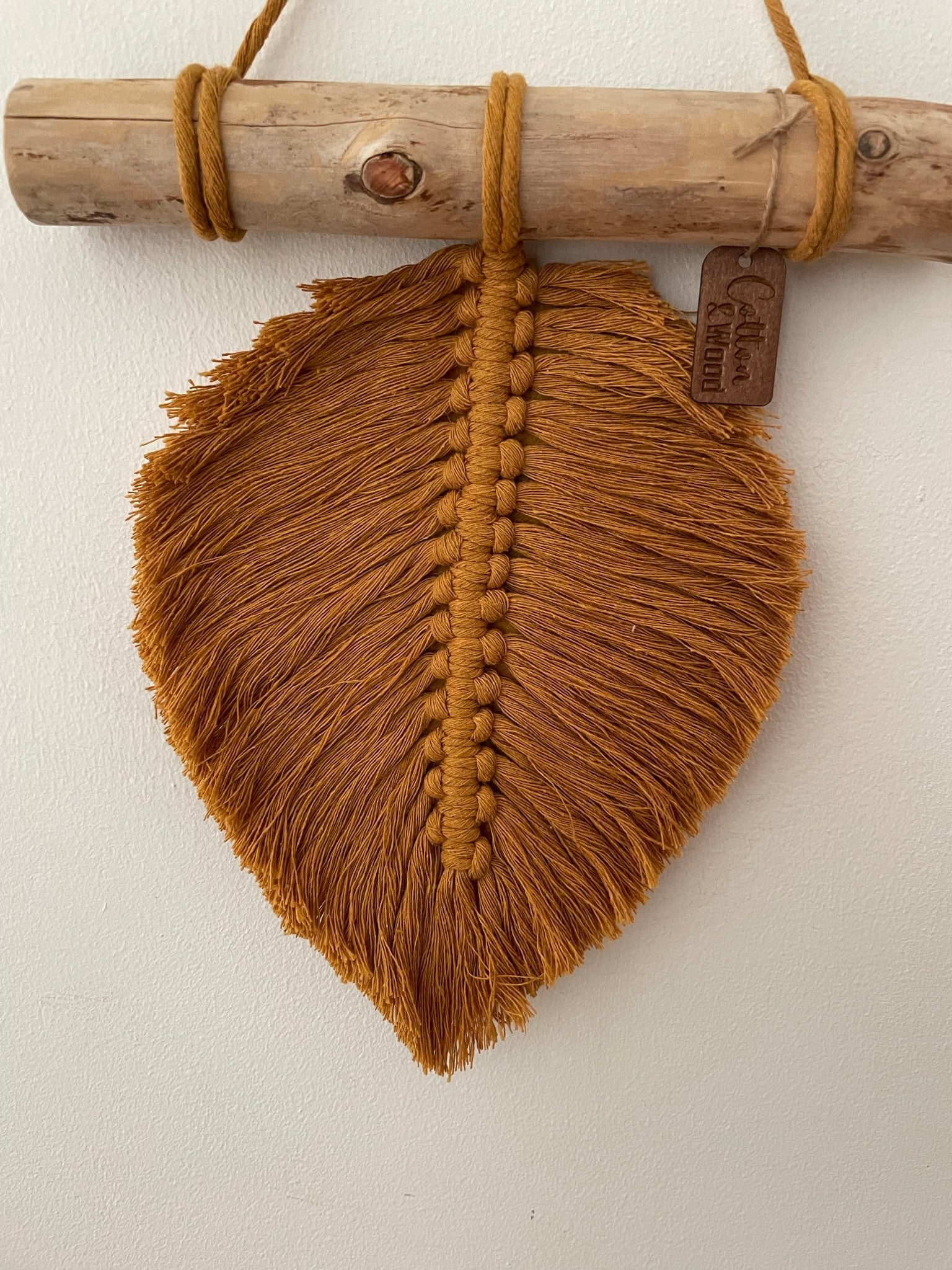Löv i handknuten Makramé - Senap 1 - cottonandwood.se