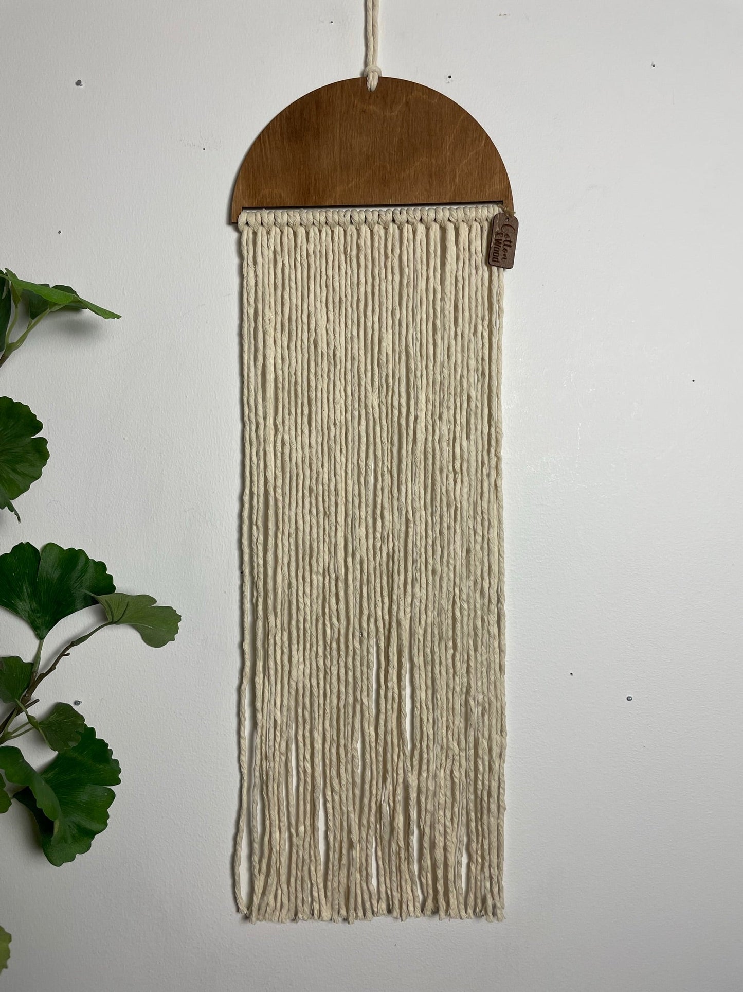 Minimalistisk väggbonad - handknuten makramé - Naturvit - cottonandwood.se