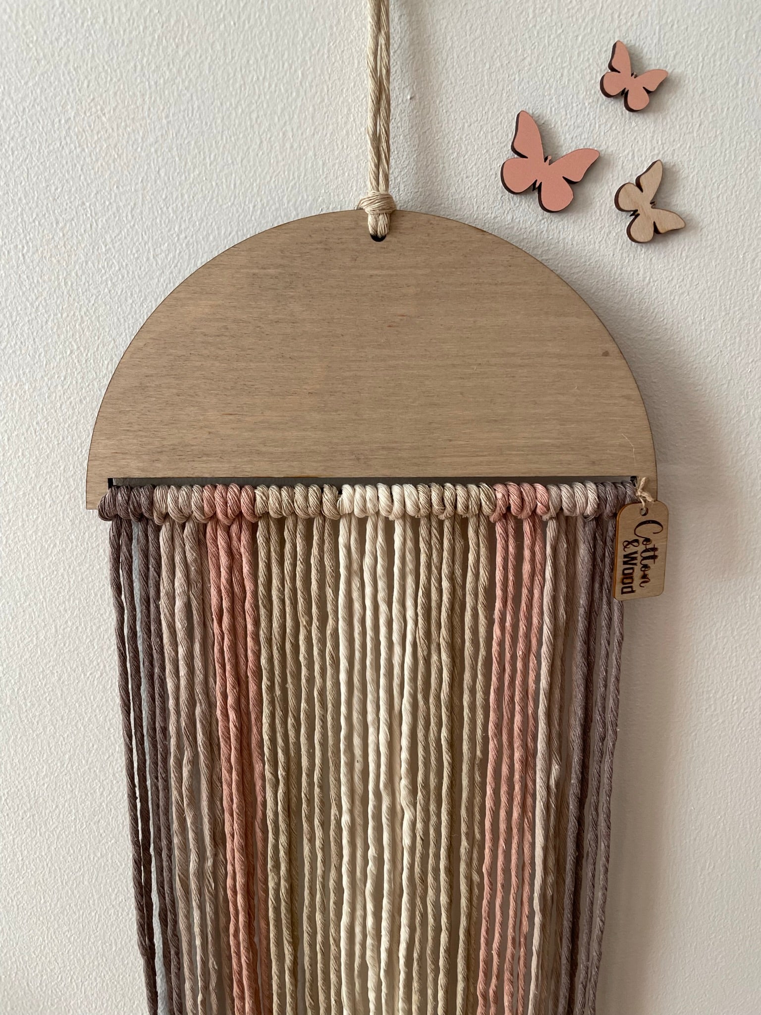 Minimalistisk väggbonad till barnrummet - handknuten makramé - Naturlig - cottonandwood.se