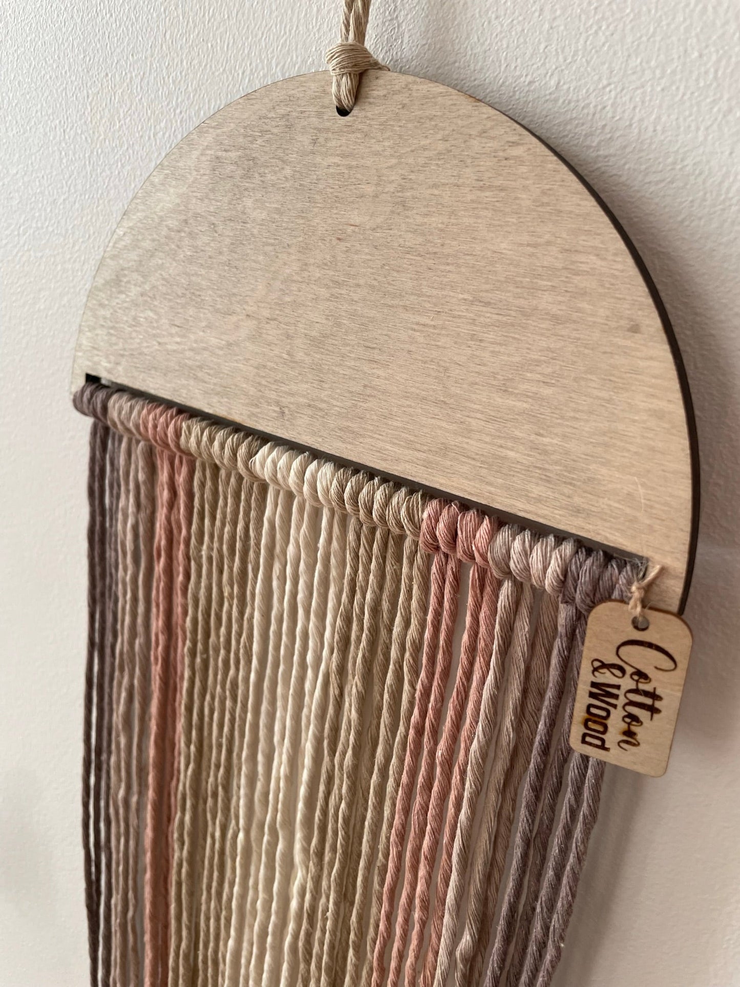Minimalistisk väggbonad till barnrummet - handknuten makramé - Unicorn - cottonandwood.se