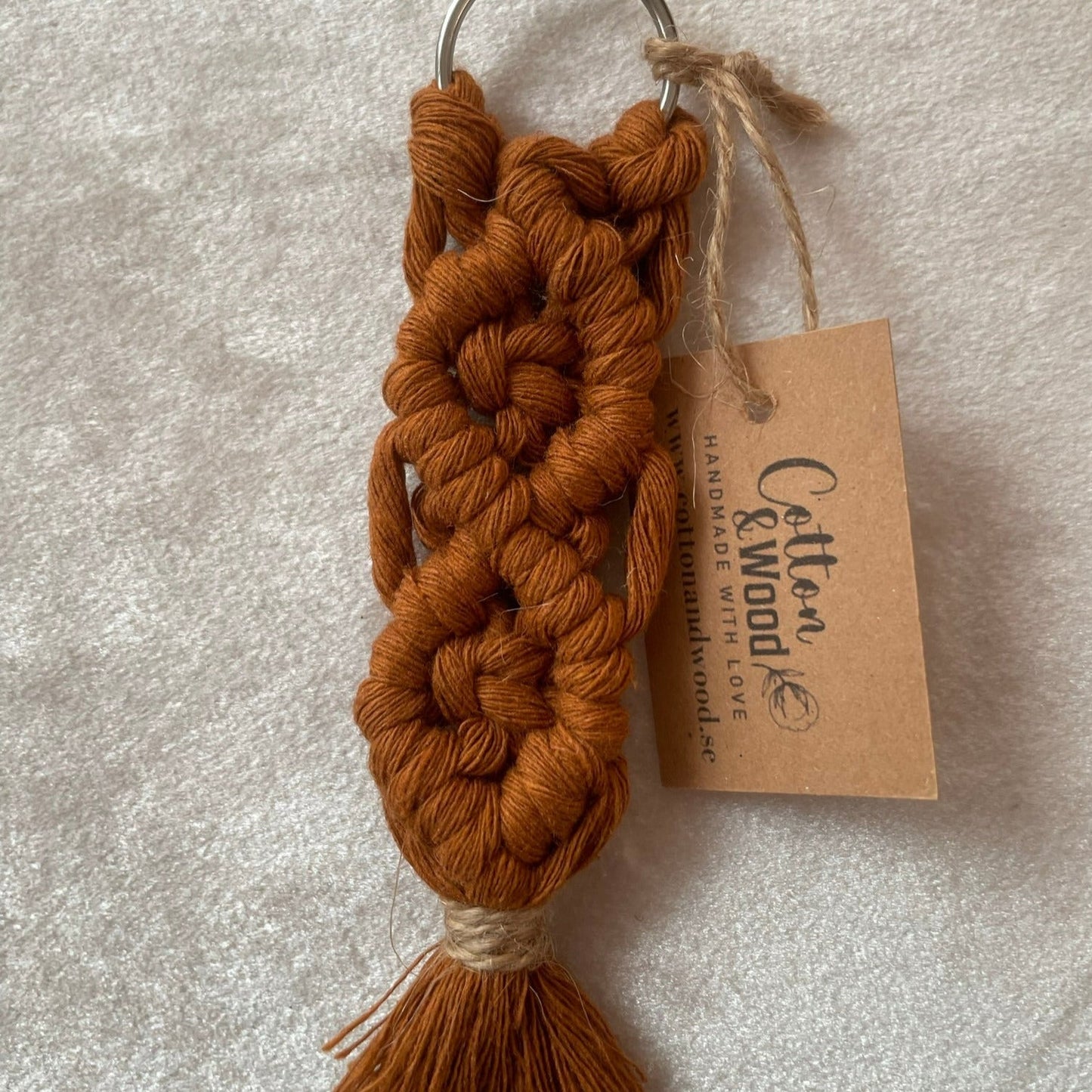 Nyckelring - handknuten makramé - Diamond - Rost - cottonandwood.se