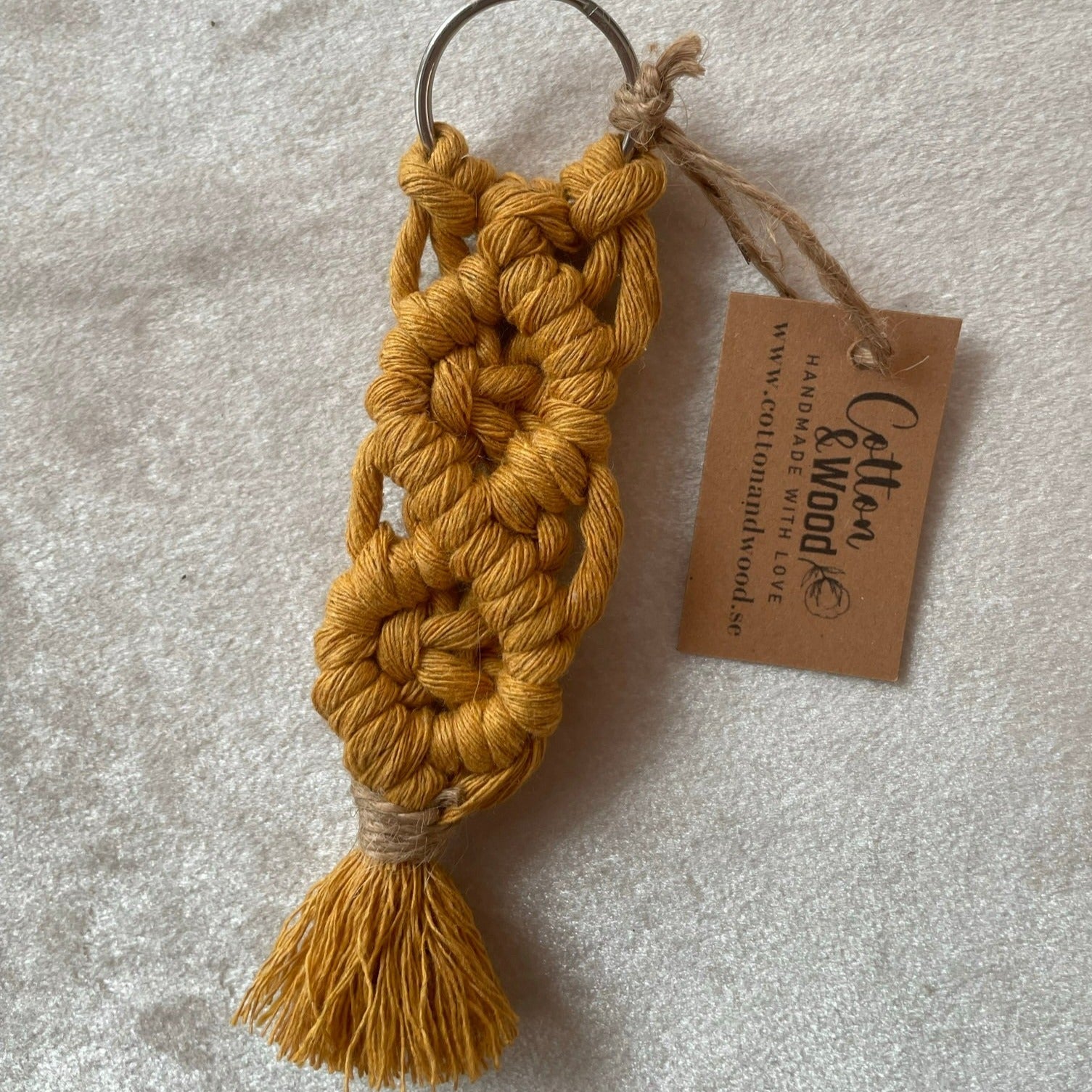 Nyckelring - handknuten makramé - Diamond - Senap - cottonandwood.se