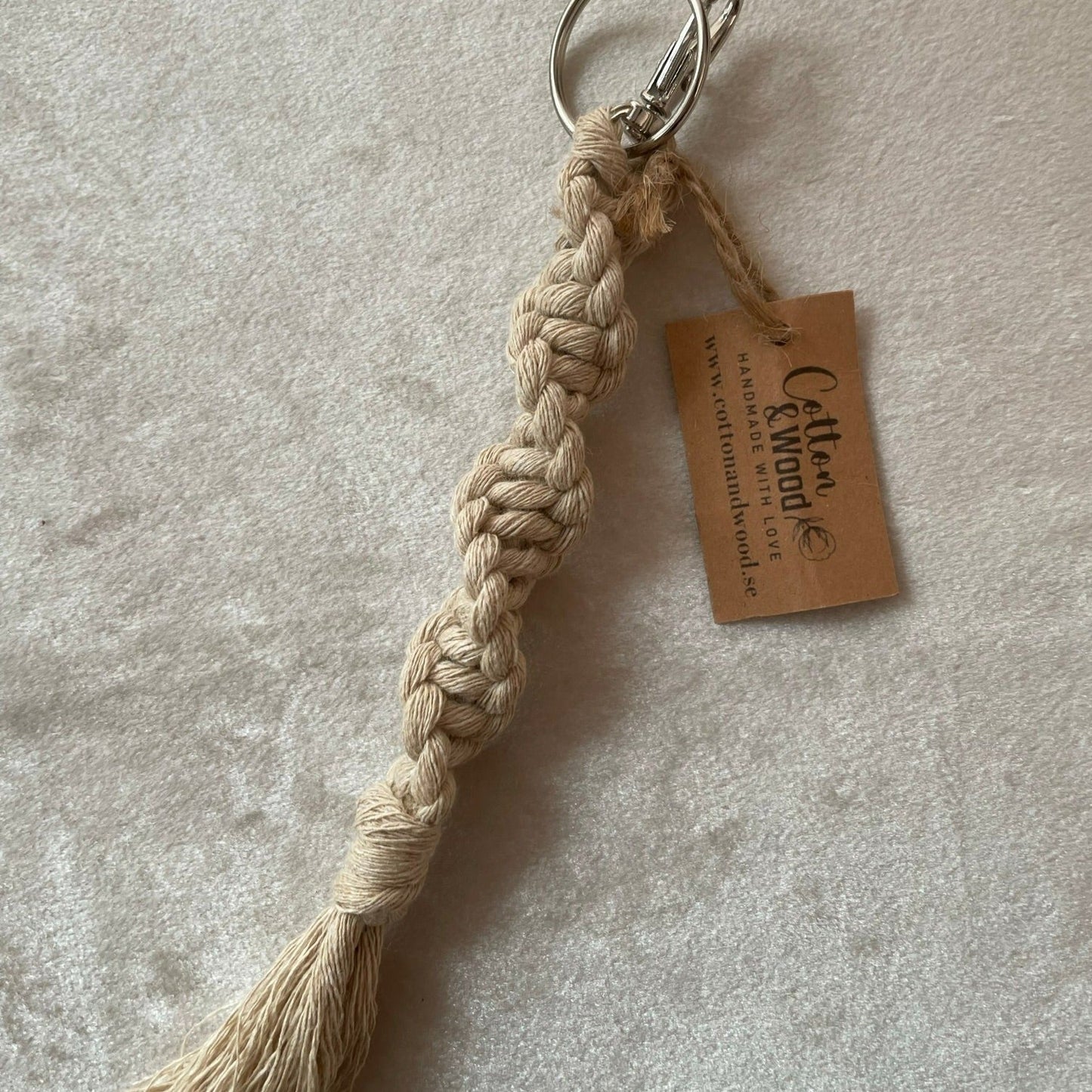 Nyckelring - handknuten makramé - Snurr - Beige - cottonandwood.se