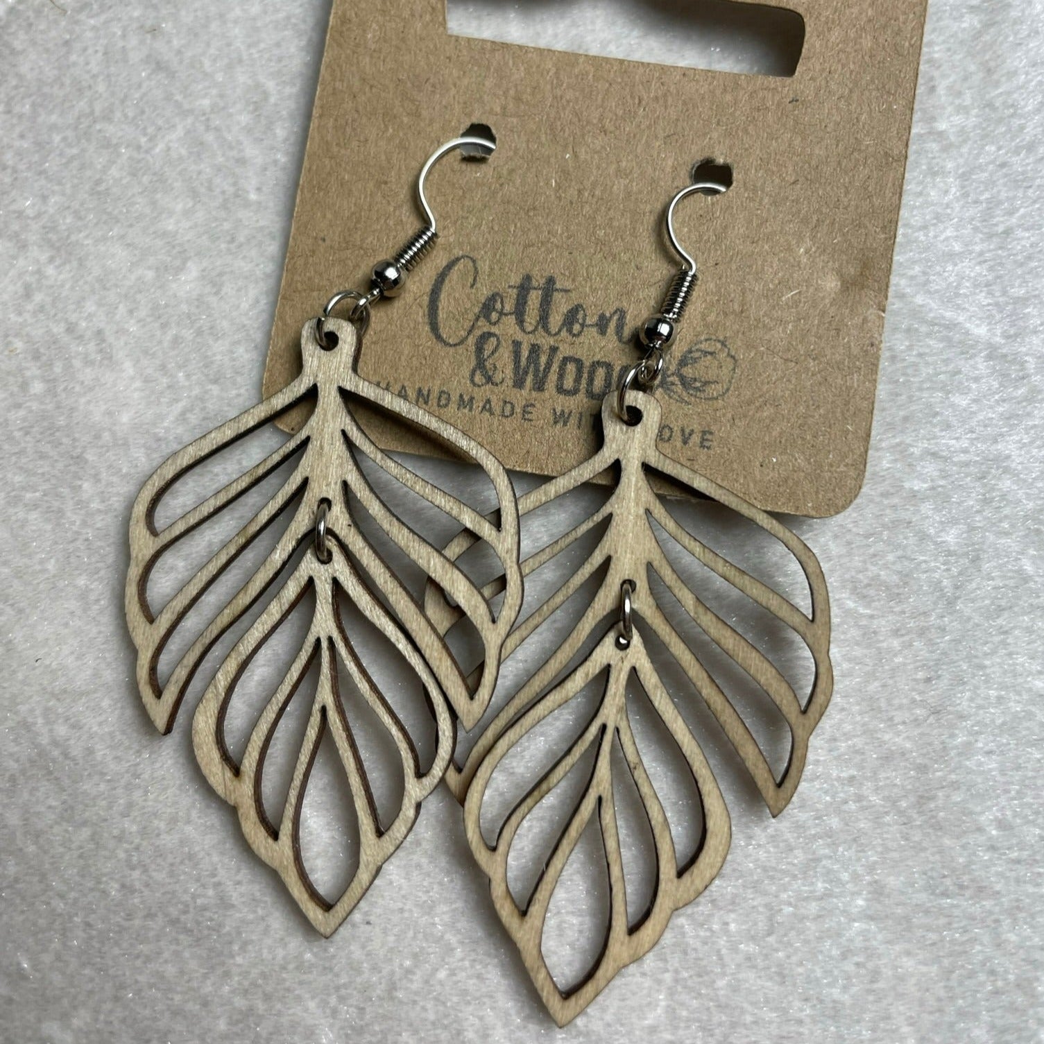Örhängen "löv" - Ljust trä/Silver - cottonandwood.se