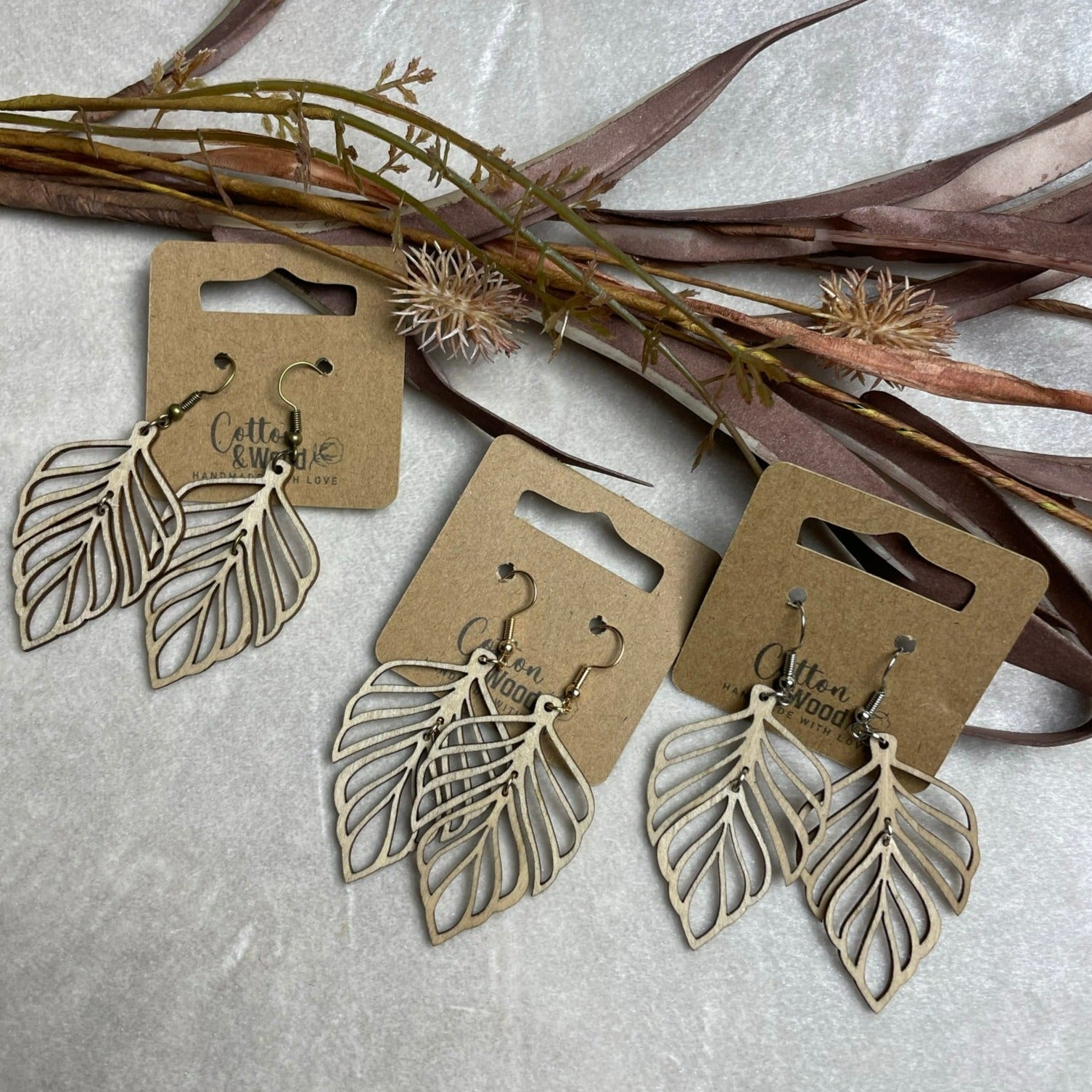 Örhängen "löv" - Mörkt trä/Guld - cottonandwood.se