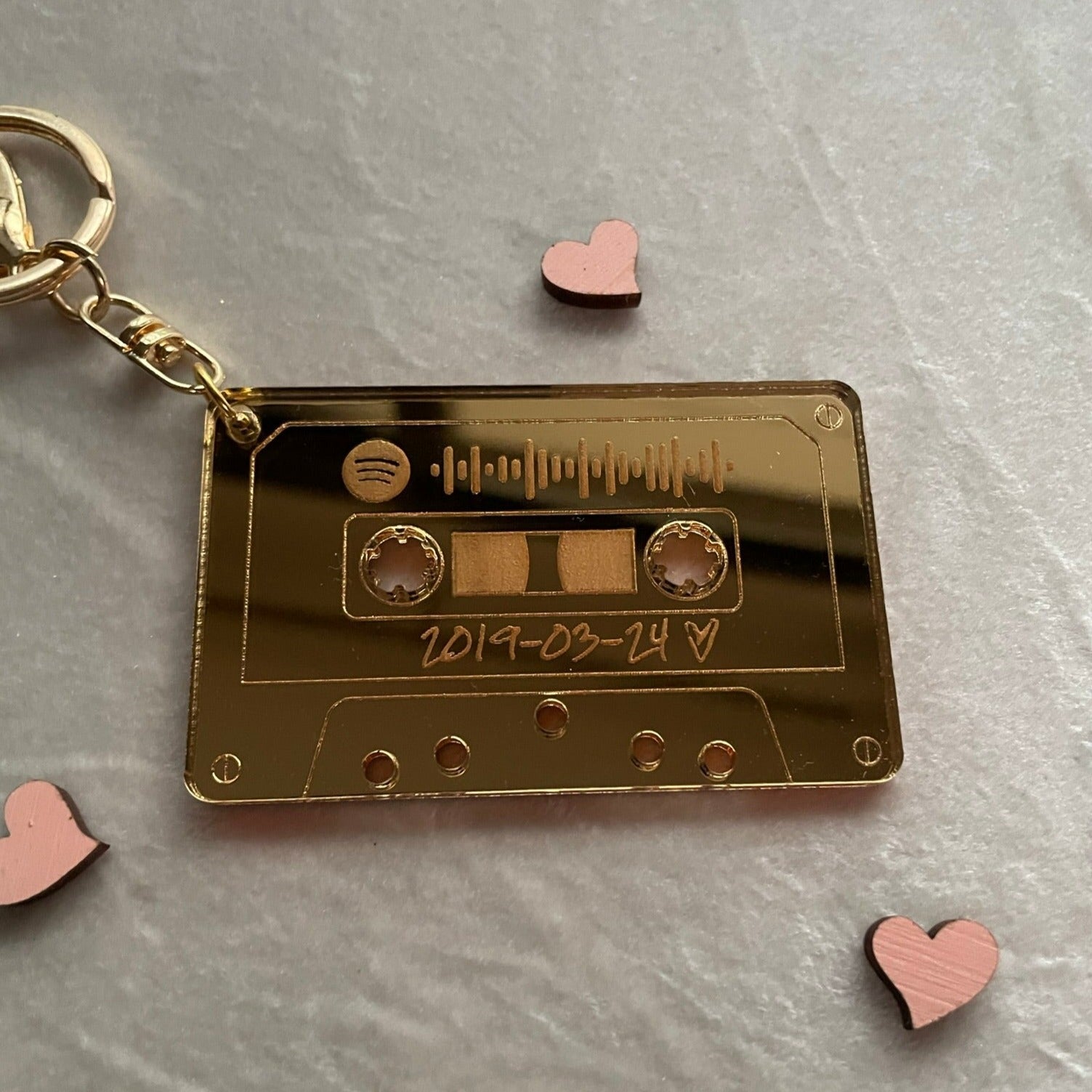 Personlig nyckelring - Kassettband med Spotifykod - Guld - cottonandwood.se