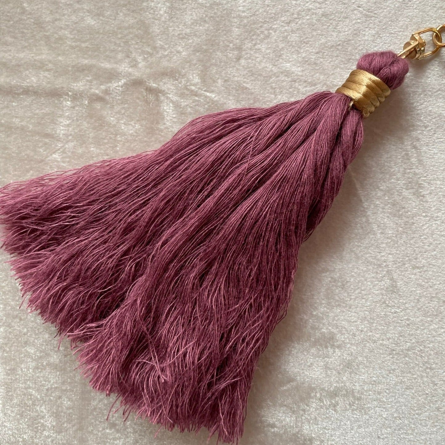 Personlig nyckelring med regnbåge och tassel - Lila - cottonandwood.se