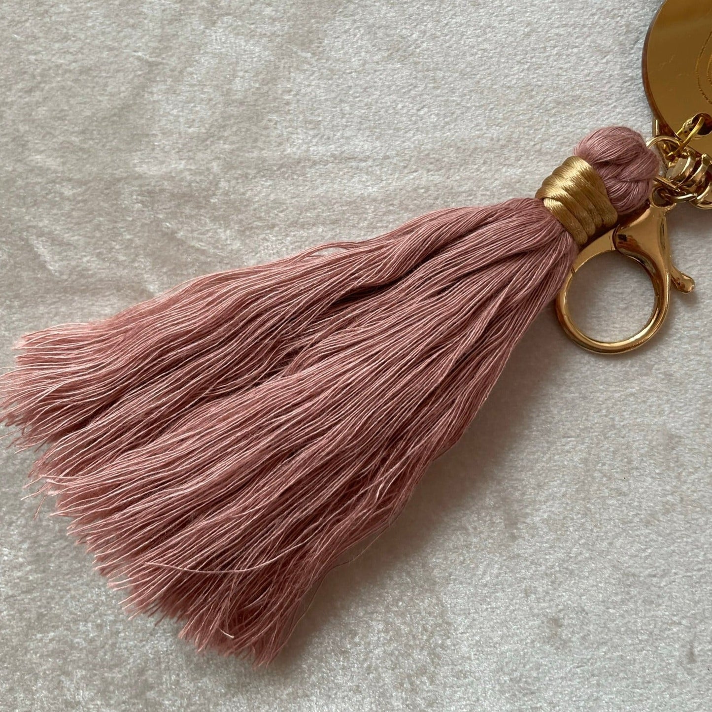 Personlig nyckelring med regnbåge och tassel - Rosa - cottonandwood.se