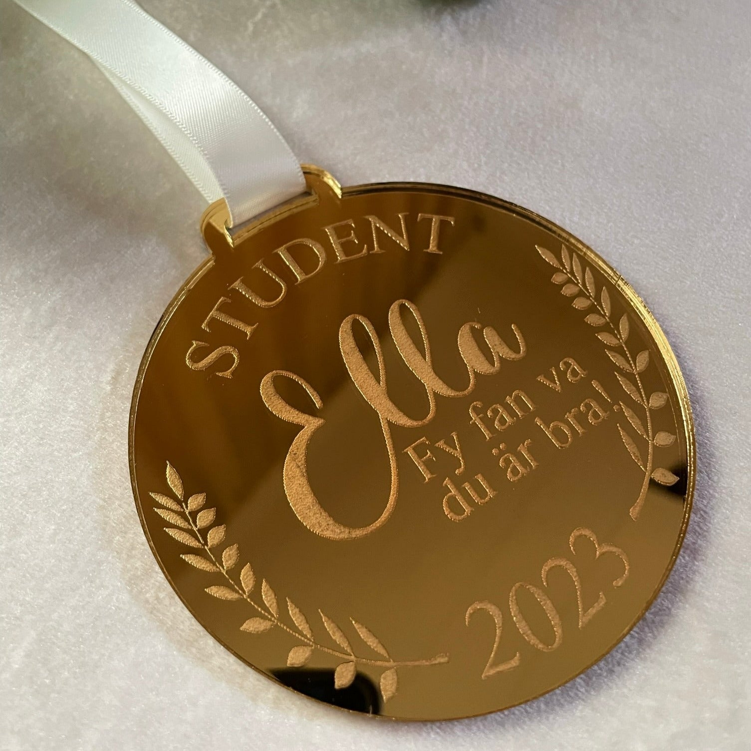 Studentmedalj - Guld/Krämvitt - cottonandwood.se