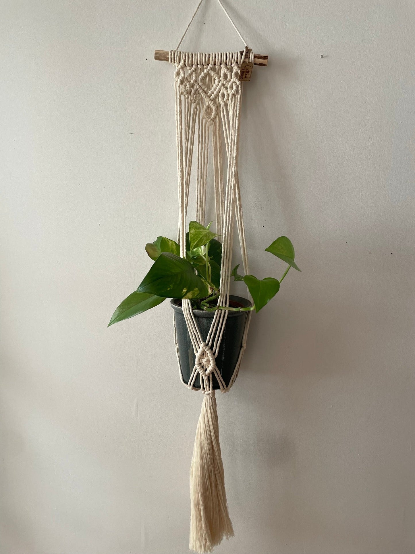 Väggampel - handknuten makramé "Lilium" - Naturvit - cottonandwood.se