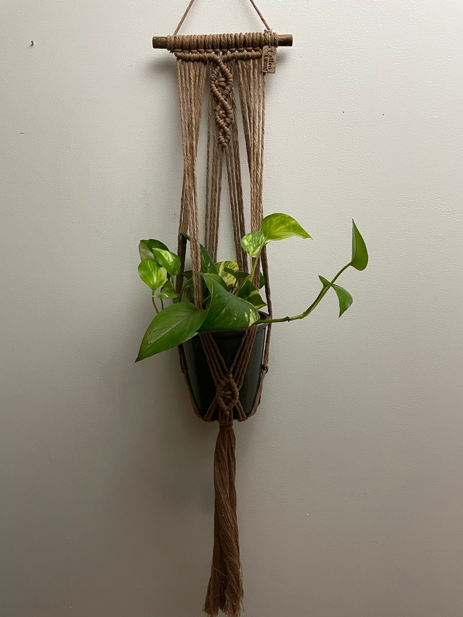 Väggampel - handknuten makramé "Tulipa" - Brun - cottonandwood.se