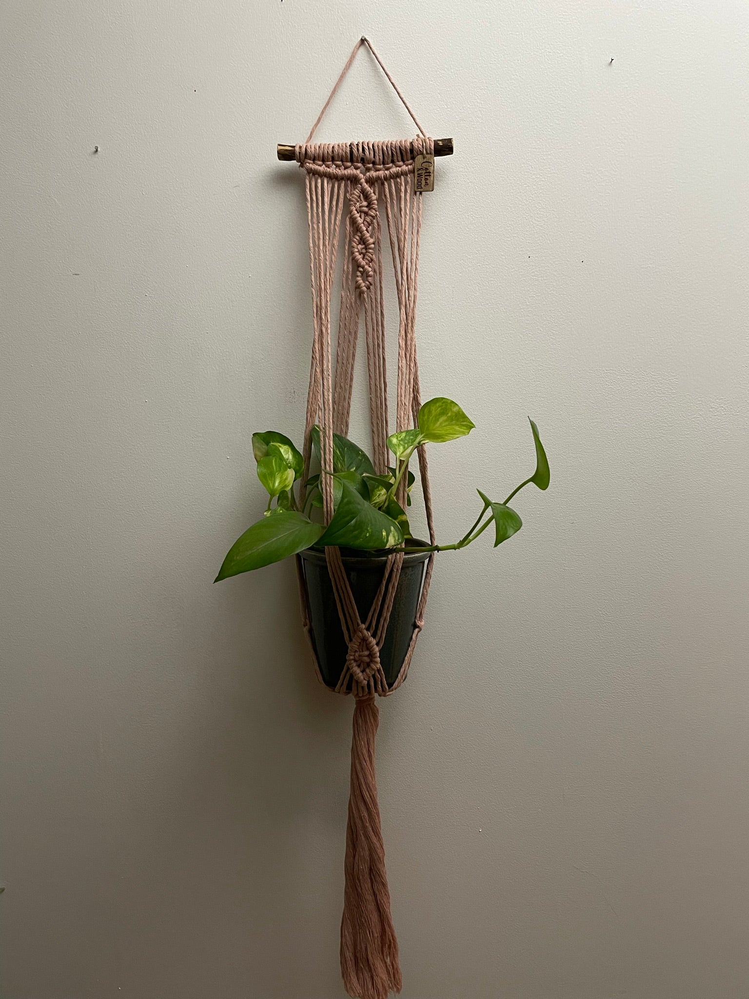 Väggampel - handknuten makramé "Tulipa" - Rosa - cottonandwood.se