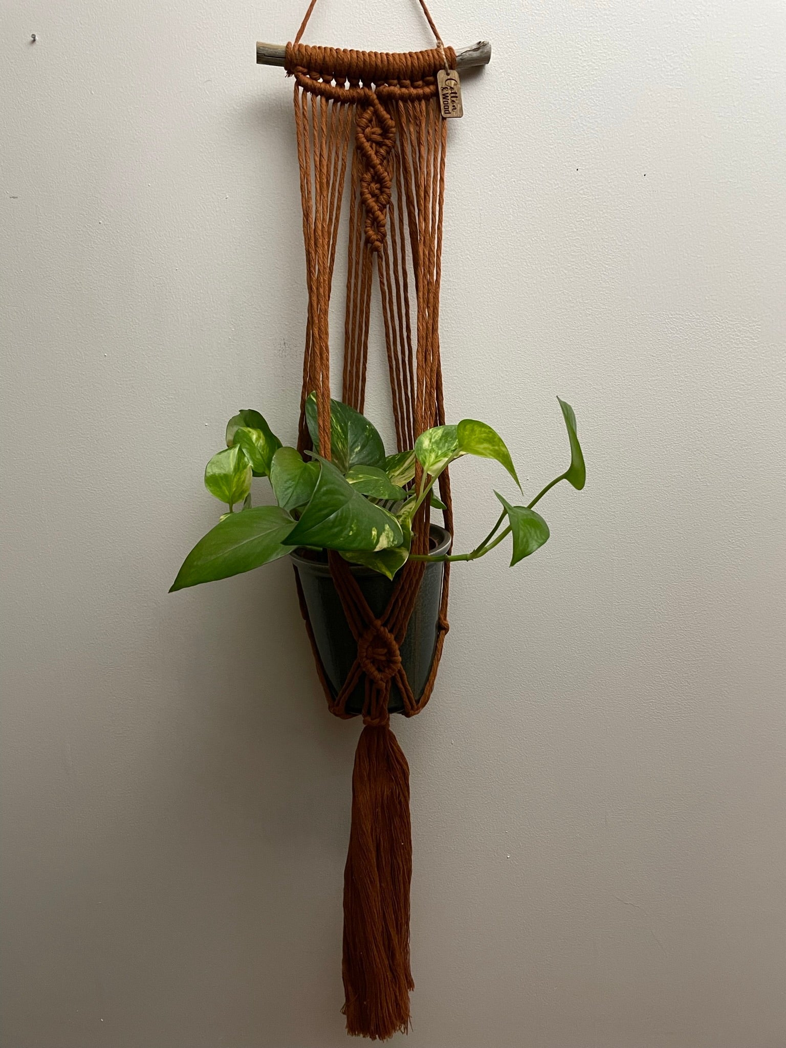 Väggampel - handknuten makramé "Tulipa" - Rost - cottonandwood.se