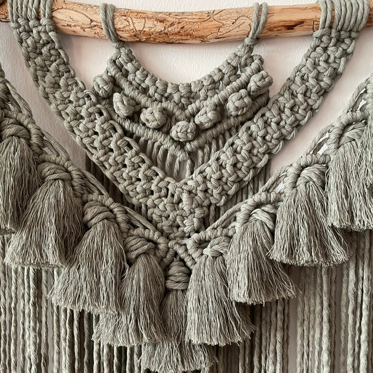 Väggbonad - handknuten makramé "Tardus" XL - Grågrön - cottonandwood.se