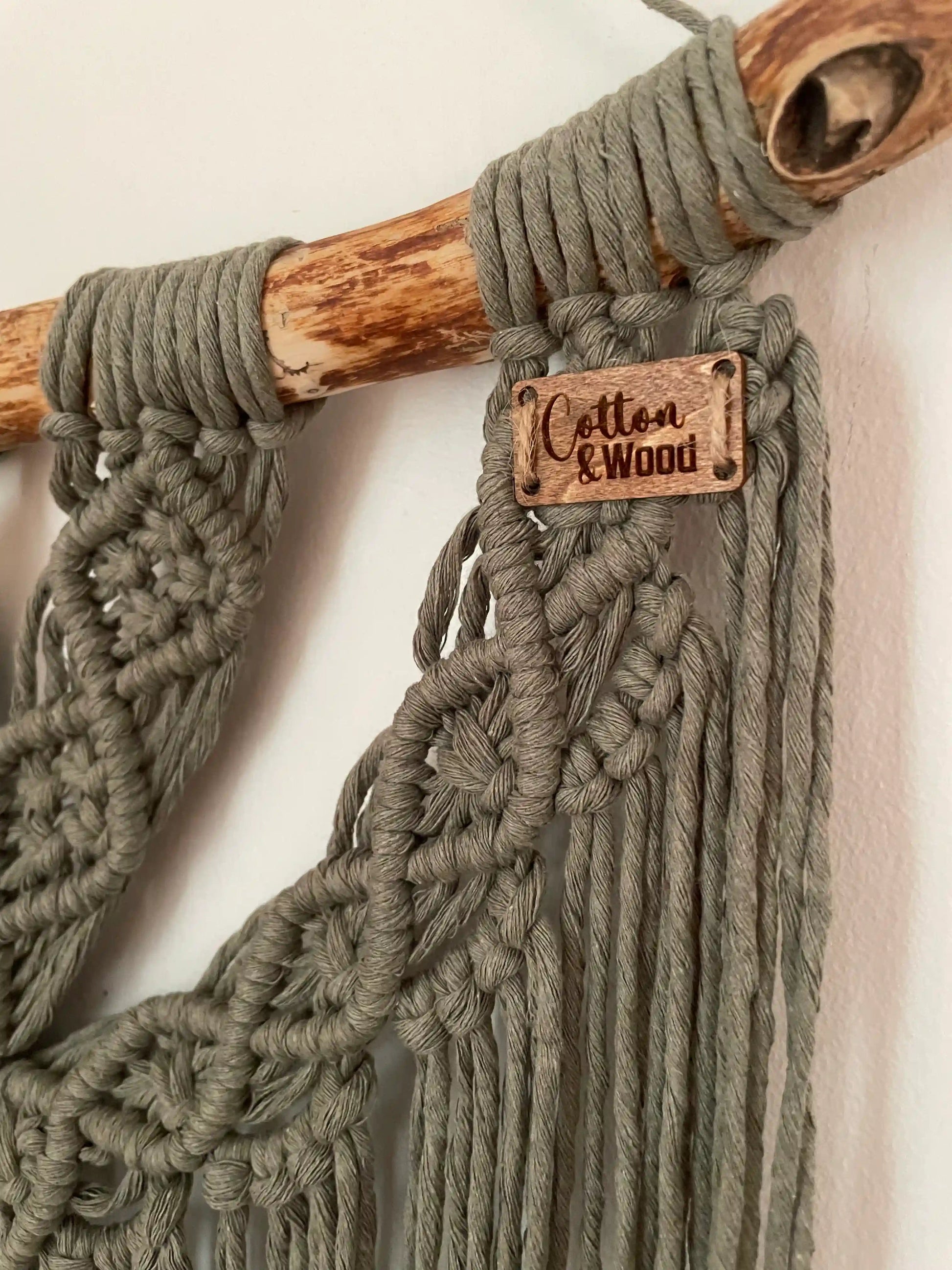 Väggbonad Montis XL - Makramé - Grågrön - Cotton & Wood