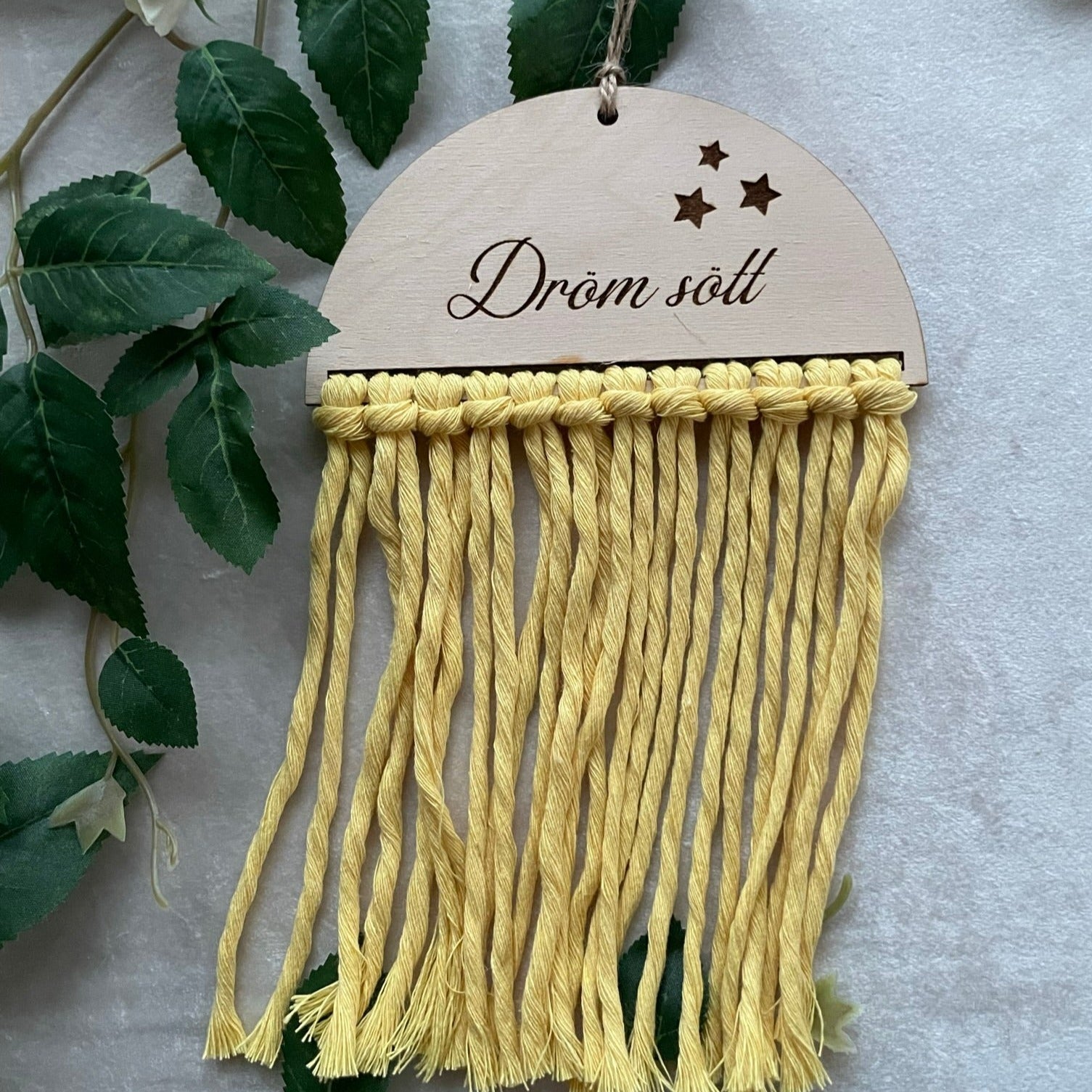 Väggskylt "dröm sött" - Gul - cottonandwood.se