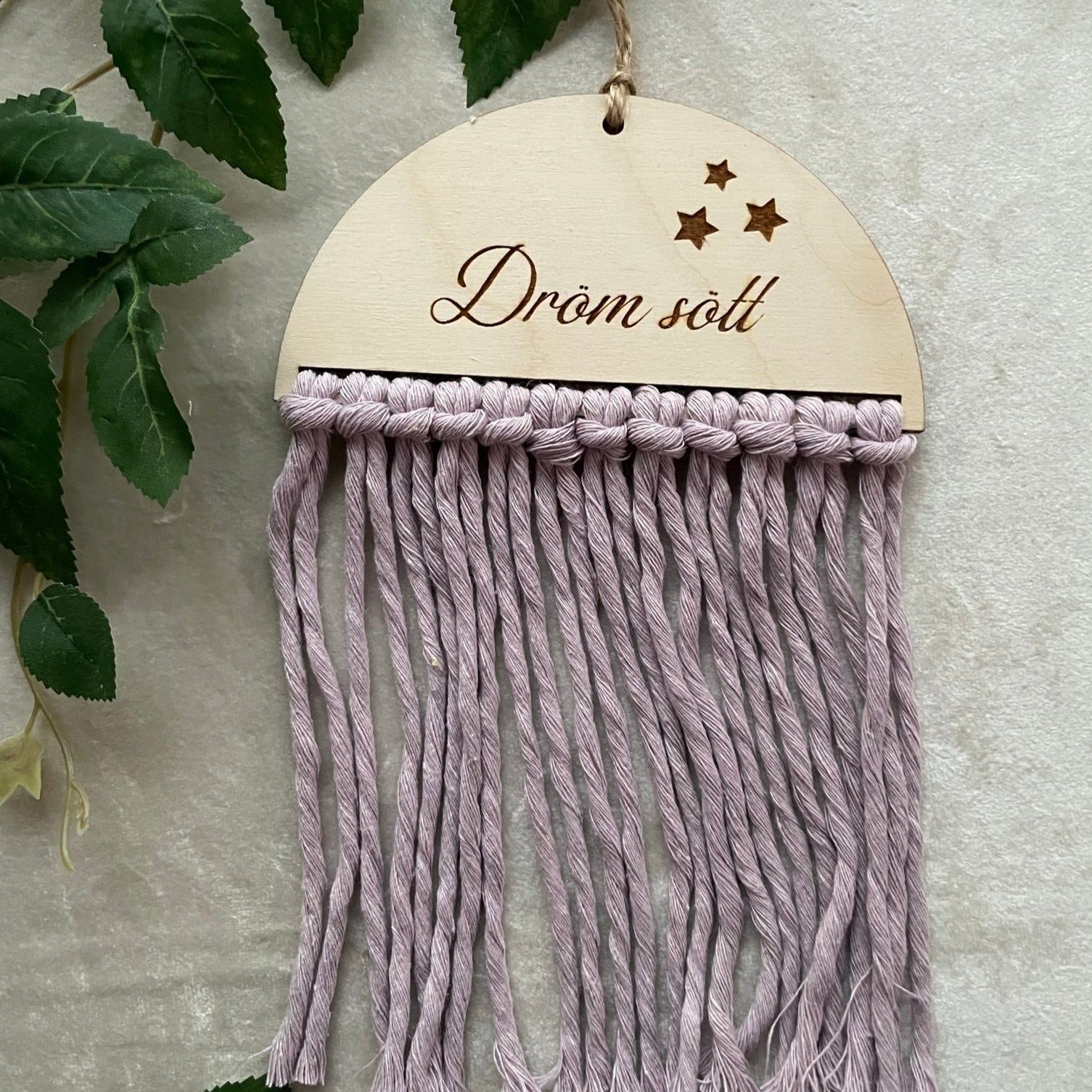 Väggskylt "dröm sött" - Lila - cottonandwood.se